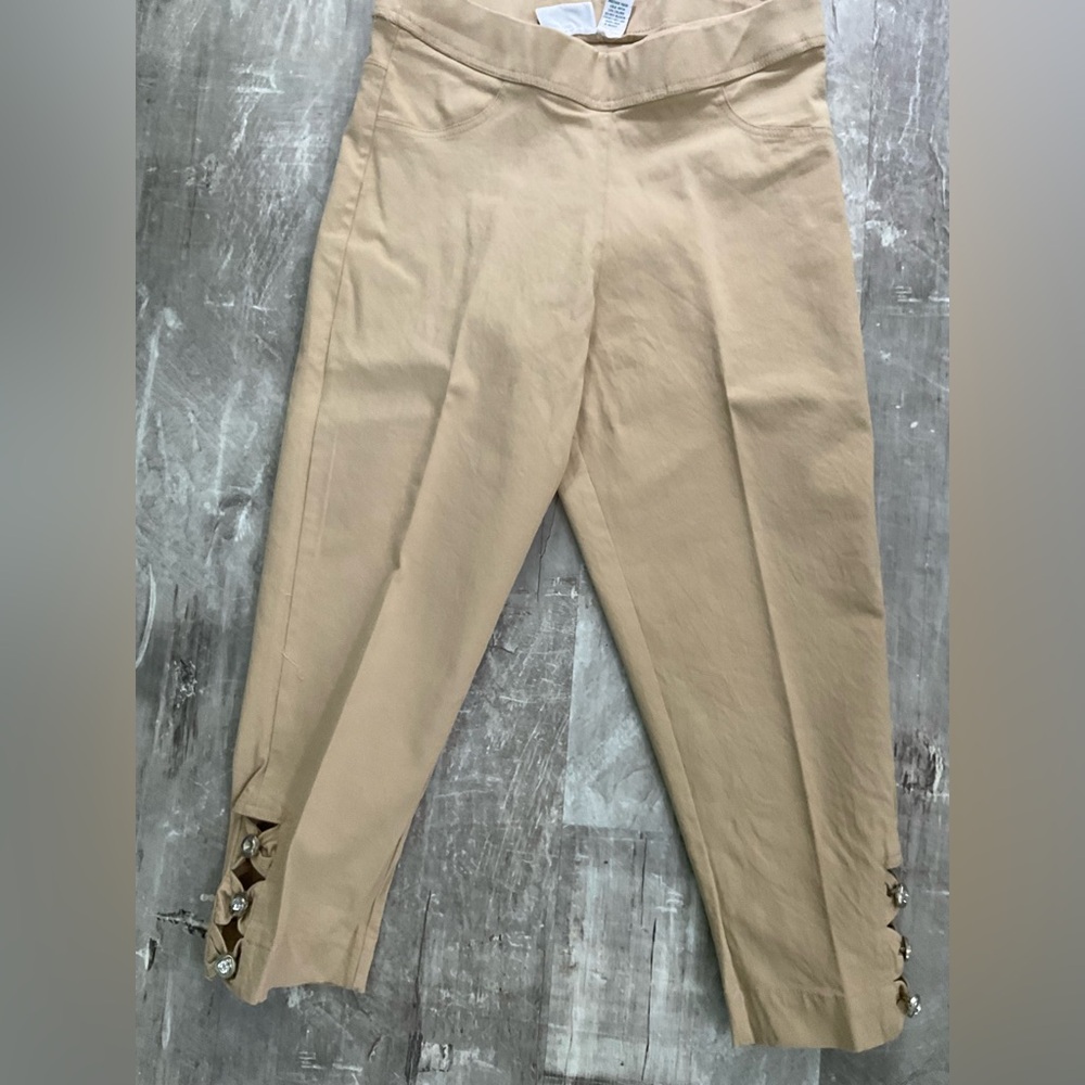🟢 Tan Cropped Pants with Embellishments on Ankles